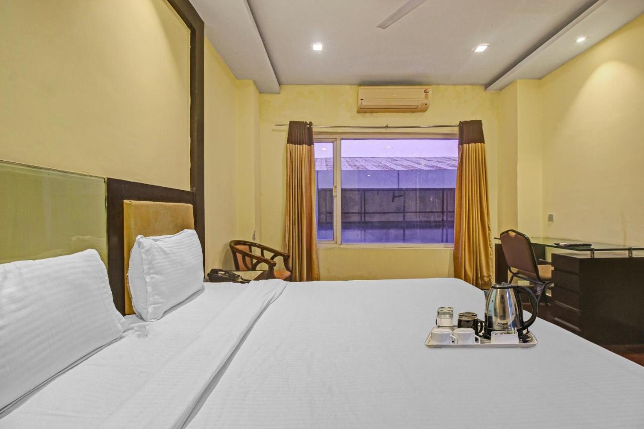 Oyo Townhouse 707 Grand Krishna 호텔 하이데라바드 외부 사진