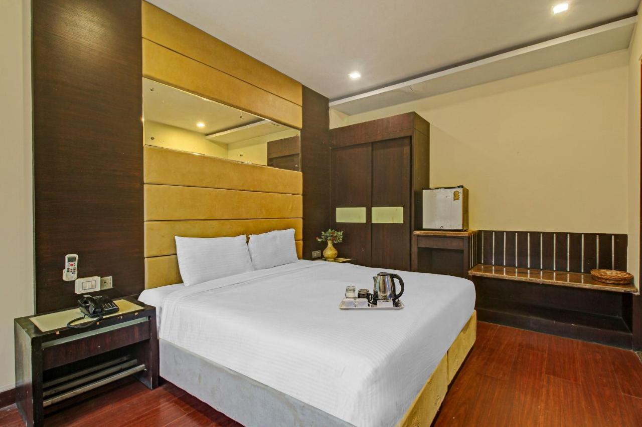 Oyo Townhouse 707 Grand Krishna 호텔 하이데라바드 외부 사진